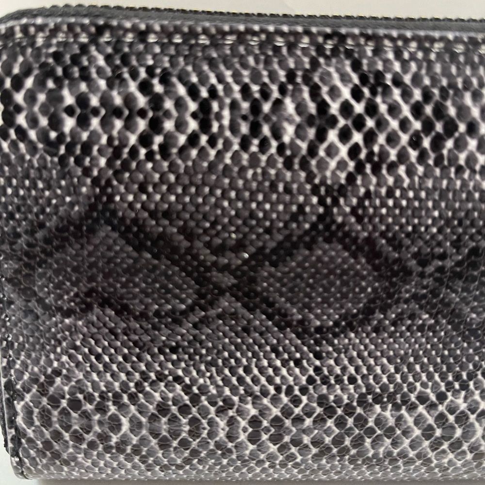 Wallet Snakeskin Print / Animal Python Zip Around / White/Black/Gray- NWT - Picture 3 of 6